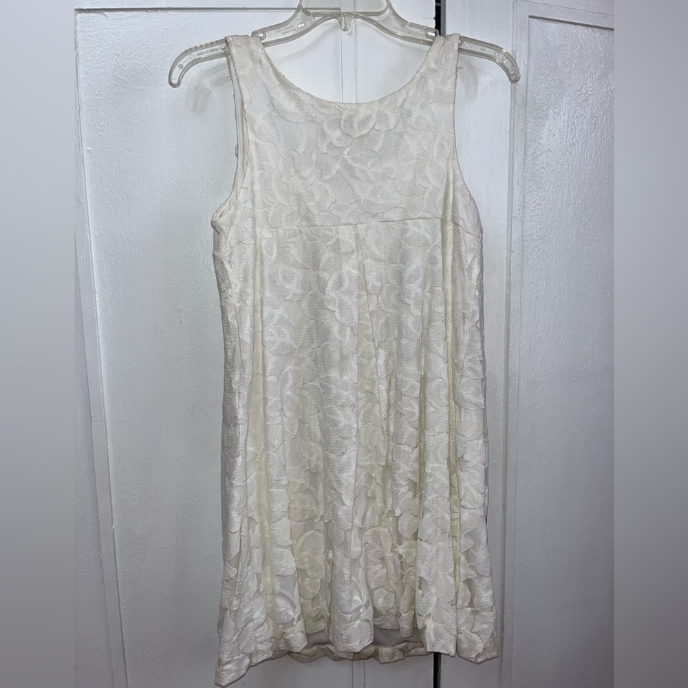 Very Chic girls dress. Beautiful details. Great price. Help out small business!